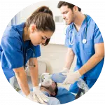 Notfalltraining in einer Arztpraxis in Paderborn mit praktischer Simulation